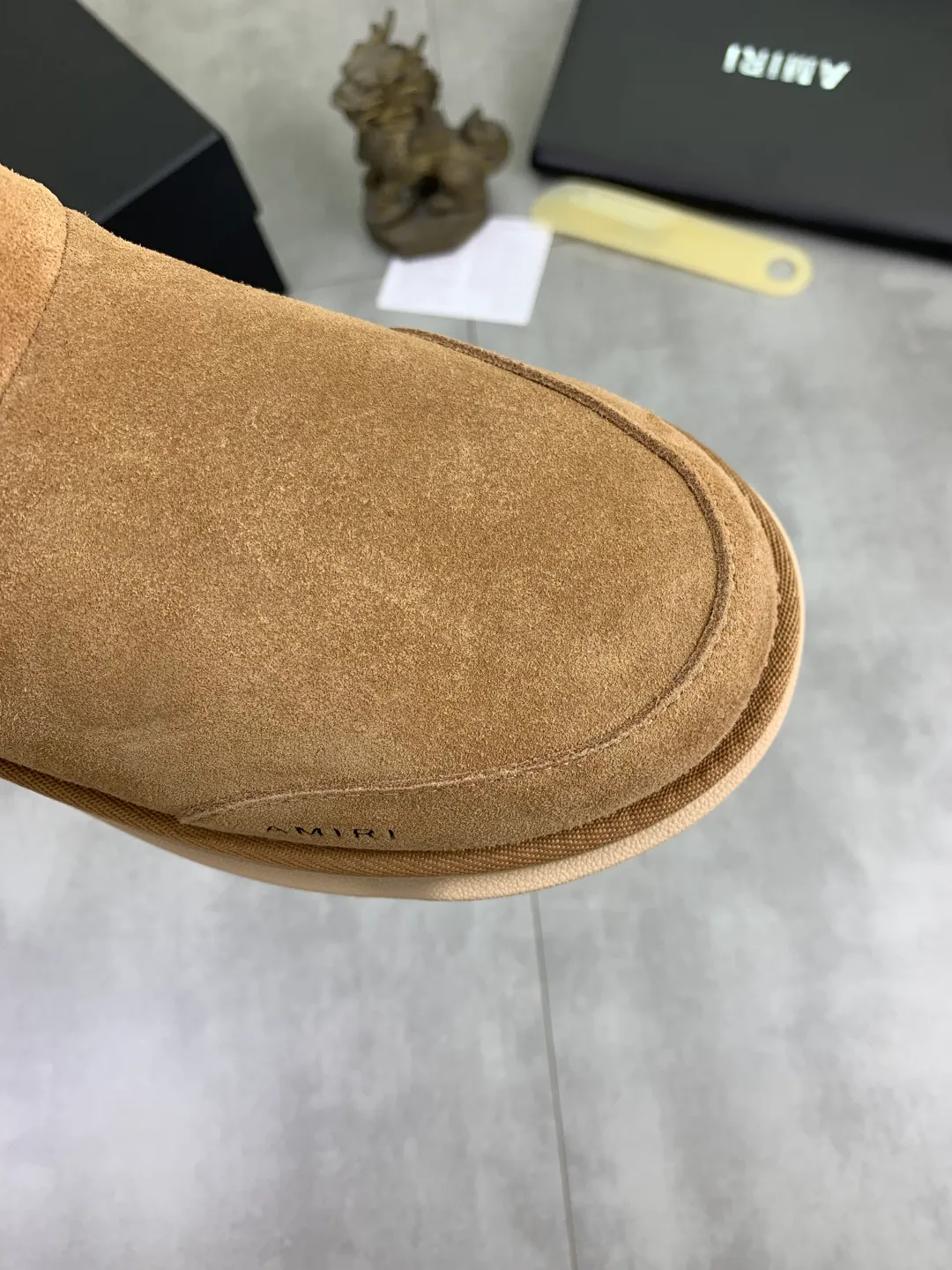 Men's shoes 💰P520 New high-quality fur-integrated Amiri Emile new winter wool shoes MA-1 wool shoes Amiri gave up the rock punk style in the new season. It uses a lot of unsaturated colors, Morandi tones, whether you see or wear them, it will make people very happy. The large tongue of the bread shoes continues, shortens the length of the shoe body, thickens the midsole, and the toe part is more rounded. Amiri's brand letters and MA logo appear on the side of the shoe. Fabric: Original custom imported first-layer frosted cowhide + real wool lining. Outsole TPU material. Bottom thickness 4CM. Color: three colors available. Size: #女 models 35-40